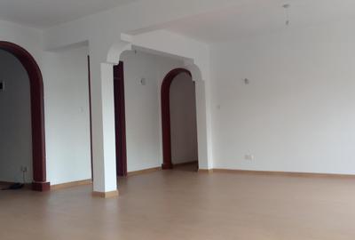 3 Bed Apartment with En Suite in Westlands Area - 4