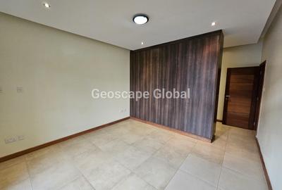 5 Bed House with En Suite in Runda
