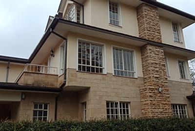 5 Bed Townhouse with En Suite in Lavington