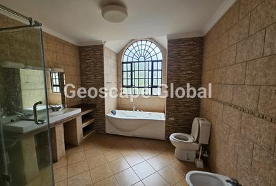 4 Bed House with En Suite in Runda - 3