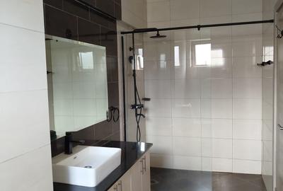 3 Bed Apartment with En Suite in Westlands Area - 4