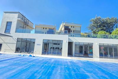 4 Bed Apartment with En Suite in Rosslyn