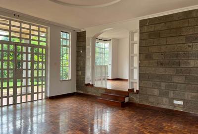 4 Bed Townhouse with En Suite in Rosslyn - 3