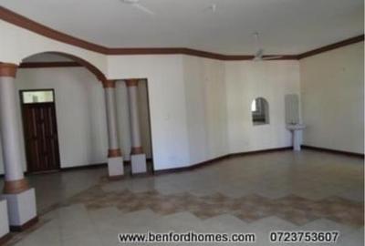 Furnished 3 Bed Apartment with En Suite at Area