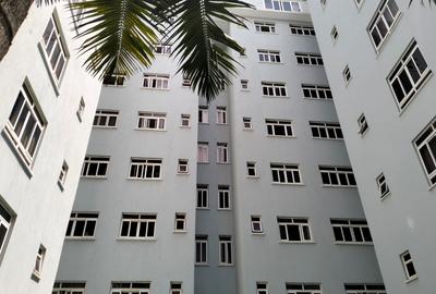 3 Bed Apartment with En Suite in Brookside - 4