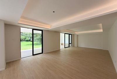 6 Bed Villa with En Suite in Kyuna - 3