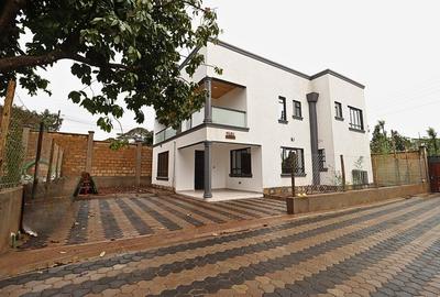 4 Bed Townhouse with En Suite in Ngong