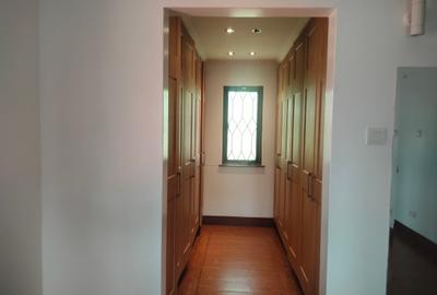 Commercial Property with Backup Generator at Few Minutes Drive To Un Headquarters In Gigiri - 4