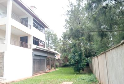 2 Bed Apartment with Backup Generator in Runda