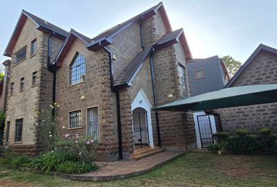 5 Bed Townhouse with En Suite at Lavington Green