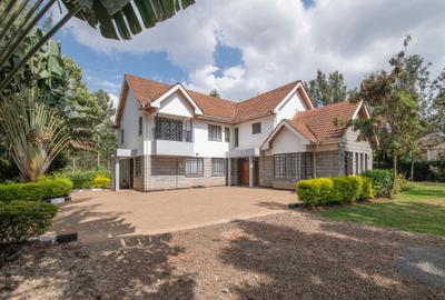 5 Bed House with En Suite in Garden Estate