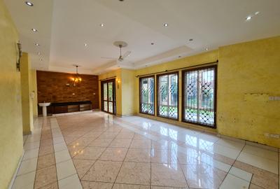 6 Bed House with En Suite in Kizingo