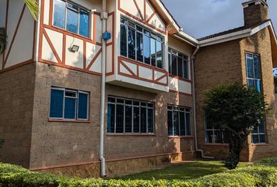 5 Bed House with En Suite in Runda - 2