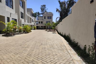 4 Bed Townhouse with En Suite in Taita-Taveta - 2