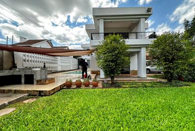 4 Bed House with En Suite in Runda