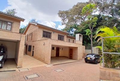 5 Bed Townhouse with En Suite at Lavington - 3