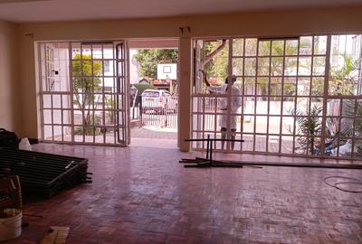 5 Bed Villa with En Suite in Brookside - 3