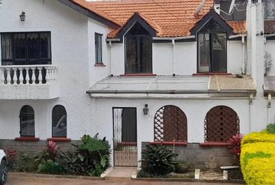 4 Bed Townhouse with En Suite at Nyari