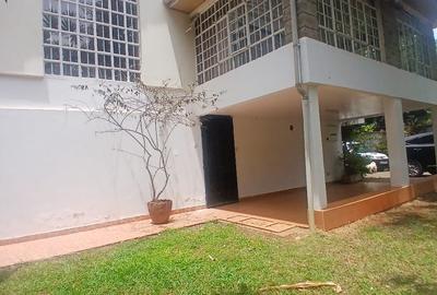 5 Bed Townhouse with Garden in Westlands Area - 2