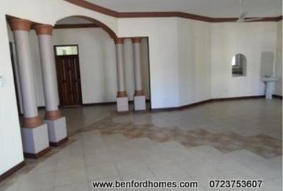 Furnished 3 Bed Apartment with En Suite at Area