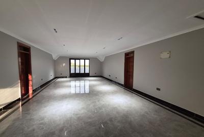 5 Bed House with En Suite in Runda - 3