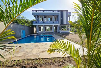 5 Bed Villa with En Suite in Diani - 2