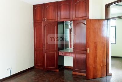 3 Bed Apartment with En Suite in Kilimani