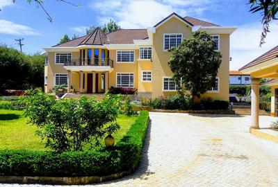 7 Bed House with En Suite in Runda