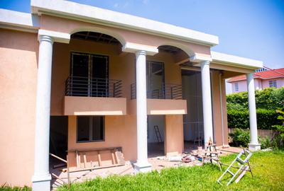 6 Bed House with En Suite at Migaa