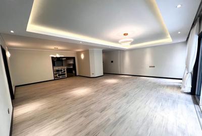 3 Bed Apartment with En Suite in Riverside