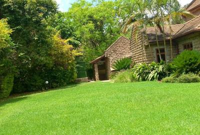 5 Bed Townhouse with En Suite in Karen - 3