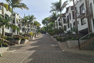 5 Bed Townhouse with En Suite in Westlands Area - 3