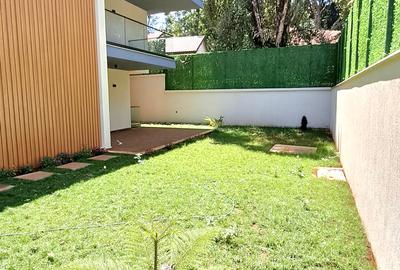 5 Bed Villa with En Suite at Lavington