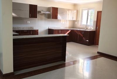 3 Bed Apartment with En Suite in Kilimani