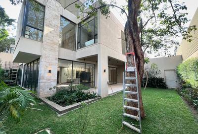 5 Bed Townhouse with En Suite in Lavington