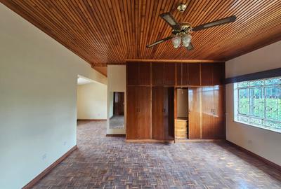 4 Bed House with En Suite in Nyari - 2
