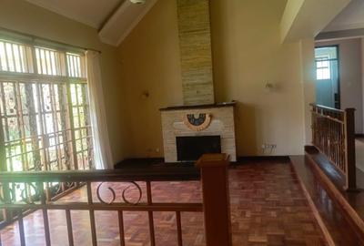 4 Bed Villa with En Suite at Rosslyn Lone Tree - 3