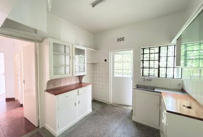 2 Bed Apartment with En Suite at Dennis Pritt Road - 4