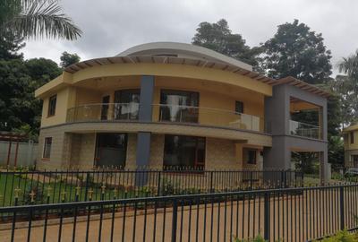 5 Bed Villa with En Suite in Lavington