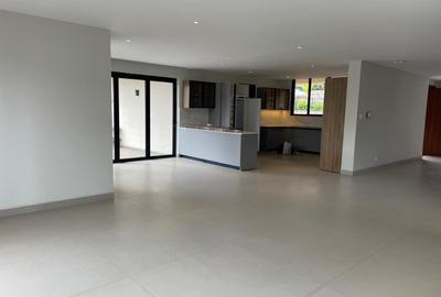 4 Bed Villa with En Suite at Loresho - 3