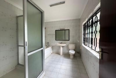 5 Bed Townhouse with En Suite in Lavington