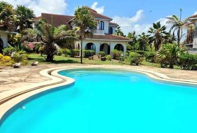 5 Bed Villa with En Suite at Baobab Road