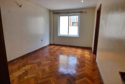 5 Bed Townhouse with En Suite in Lavington - 4