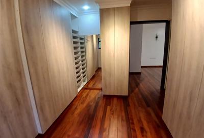 4 Bed House with En Suite in Karen - 3