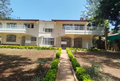 6 Bed House with En Suite in Nyari