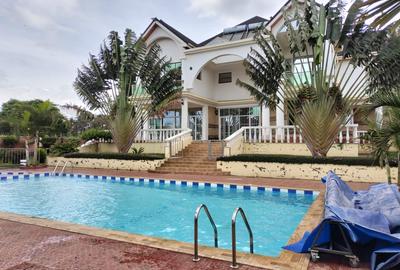 6 Bed House with En Suite in Runda