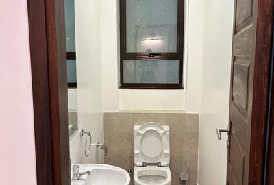 3 Bed Apartment with En Suite in Kilimani - 4