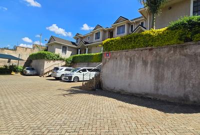 5 Bed Townhouse with En Suite in Kitisuru