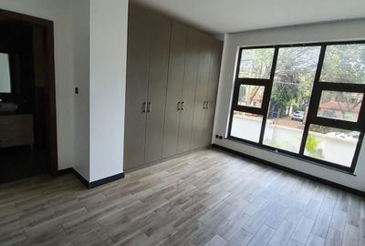 4 Bed Apartment with En Suite in General Mathenge - 4