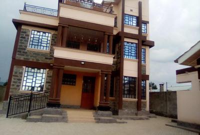 7 Bed House with En Suite at Lanet